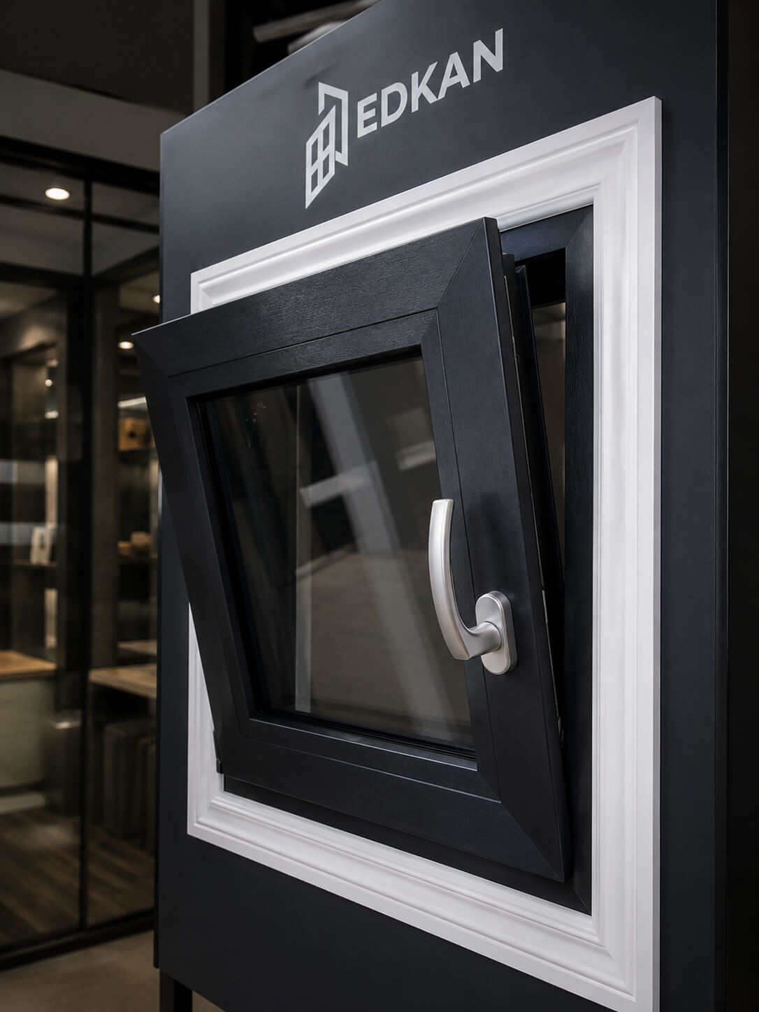 European window system display in the EDKAN showroom in Saint-Eustache