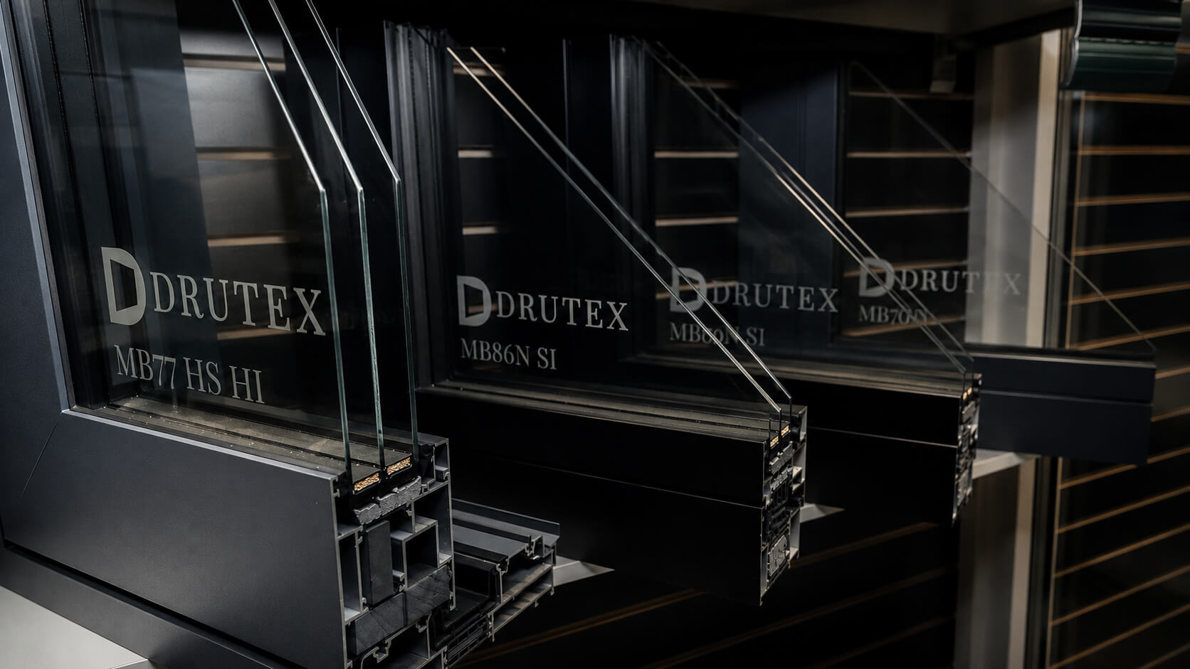 Drutex aluminium window profile cross-section with triple glazing in EDKAN showroom